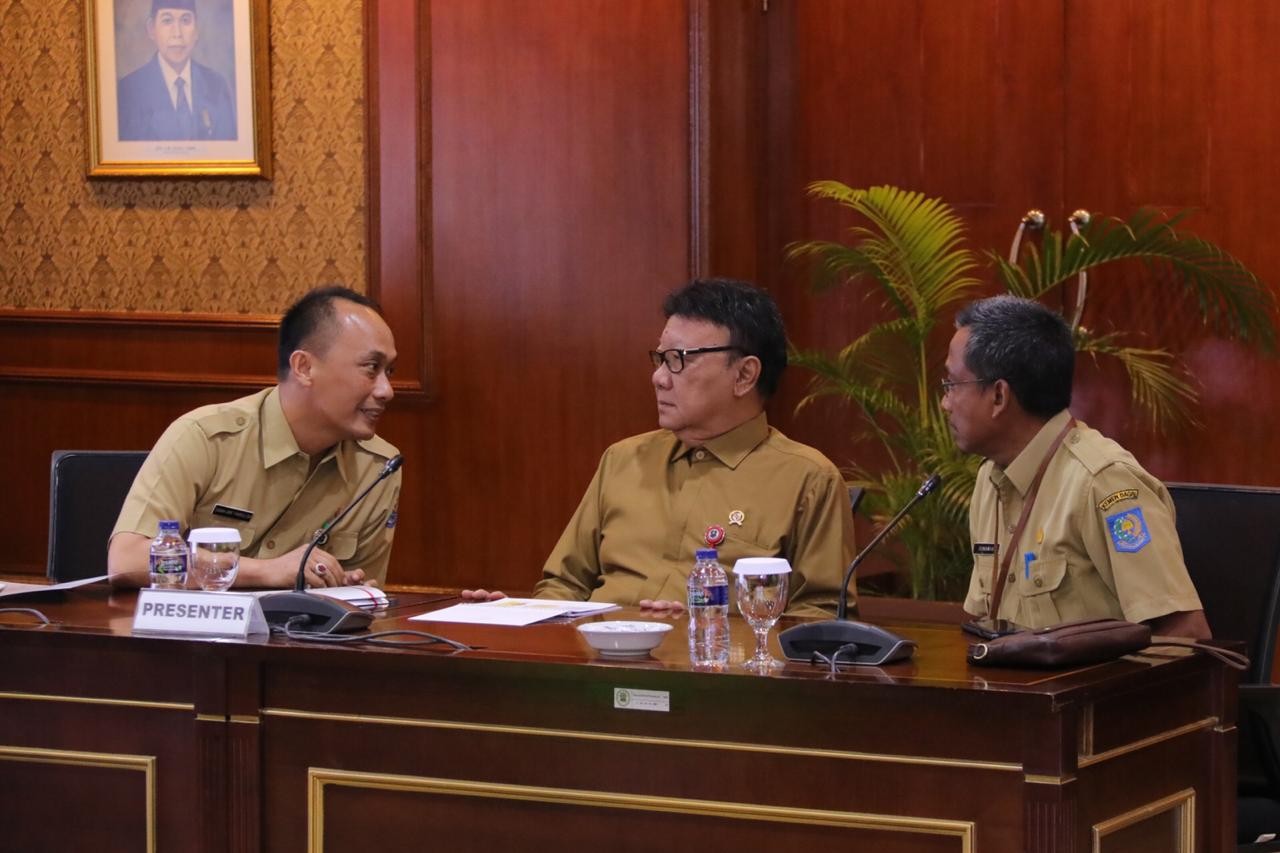 Semangat Perpres No. 96 Tahun 2018: Jangan Ada Persyaratan Tambahan Urus Adminduk