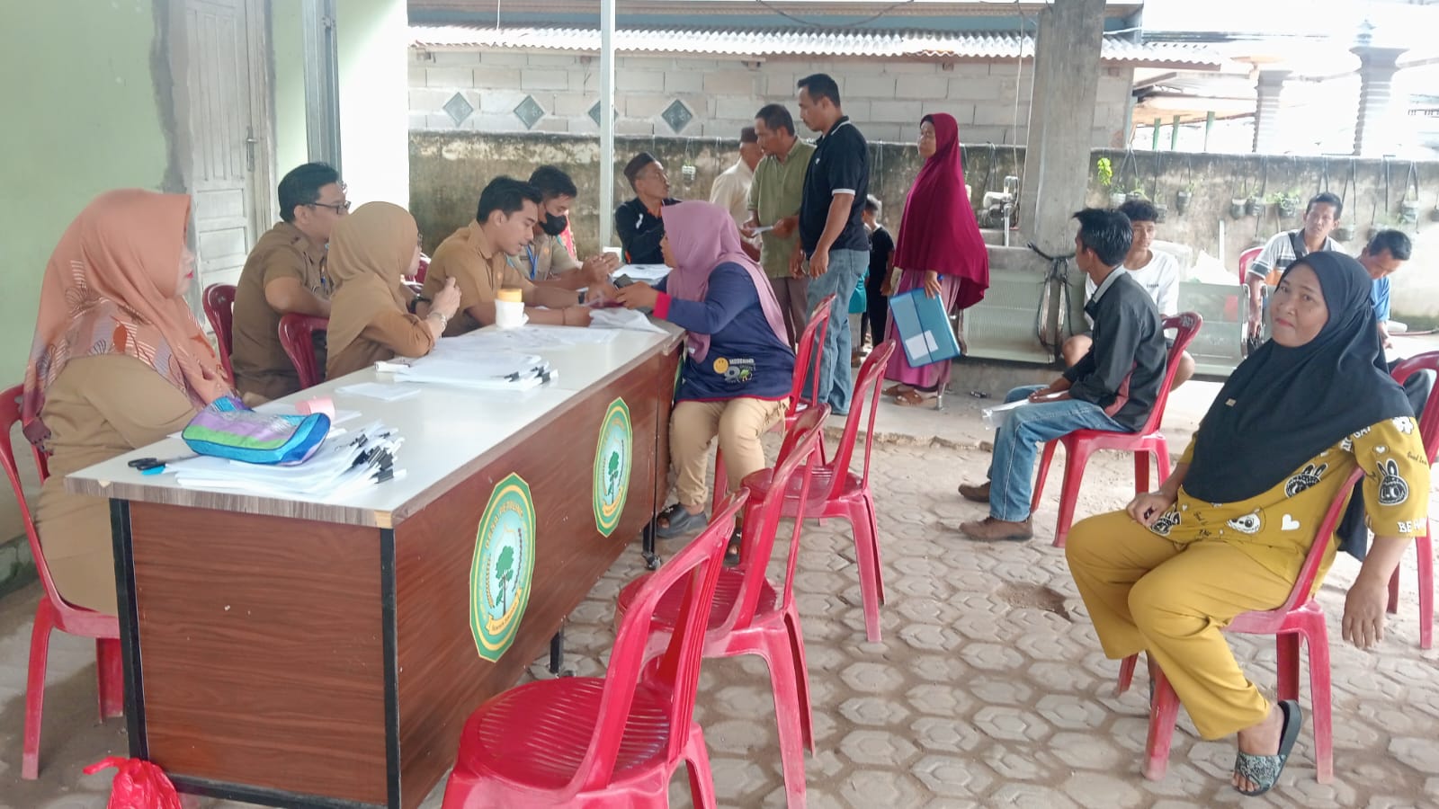 PELAYANAN ADMINISTRASI KEPENDUDUKAN DI DESA PETALING